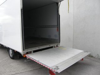 Citroën Jumper Chassis KO/LBW 35+ L4 HDI 165 Kofferaufbau mit Ladebordwand