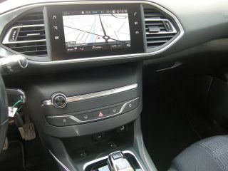 Peugeot 308 1,5 PureTech 130 Allure EAT8 S&S