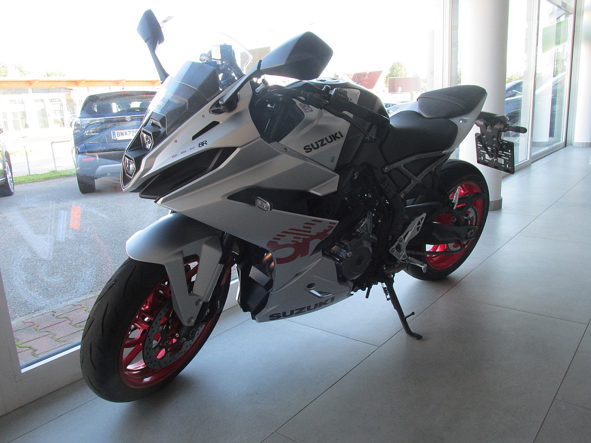 Suzuki GSX-8R