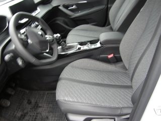 Peugeot 2008 PureTech 100 S&S Allure 6-Gang-Manuell