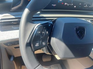 Peugeot 5008 Allure Hybrid 145 e-DCS6 sofort verfügbar